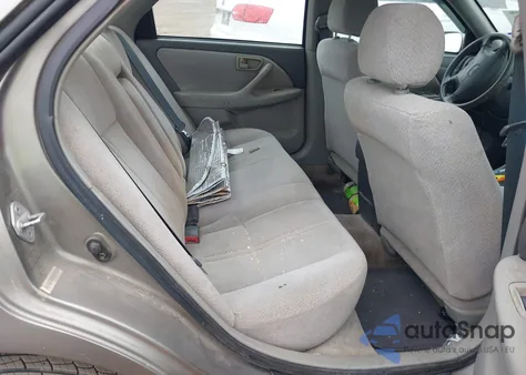 2001 Toyota Camry Le z USA, uszkodzony, nr VIN 4T1BG22K31U058656